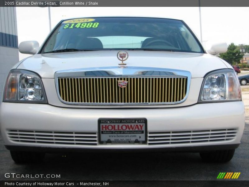 Cotillion White / Shale 2005 Cadillac DeVille Sedan
