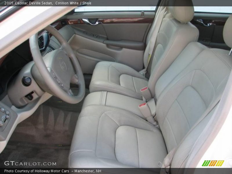 Cotillion White / Shale 2005 Cadillac DeVille Sedan
