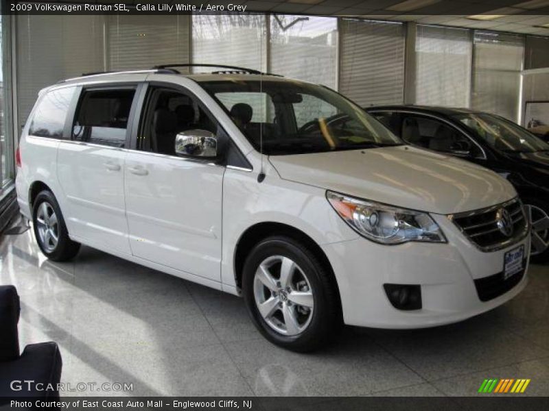 Calla Lilly White / Aero Grey 2009 Volkswagen Routan SEL
