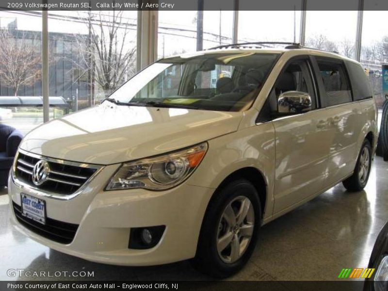 Calla Lilly White / Aero Grey 2009 Volkswagen Routan SEL