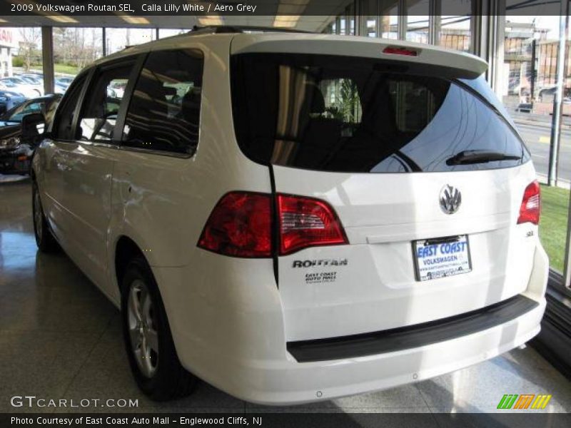 Calla Lilly White / Aero Grey 2009 Volkswagen Routan SEL