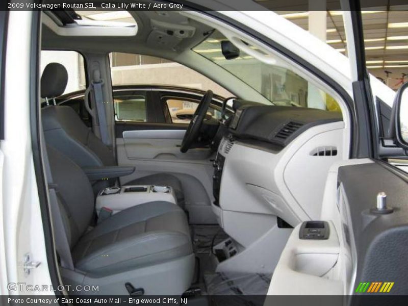 Calla Lilly White / Aero Grey 2009 Volkswagen Routan SEL