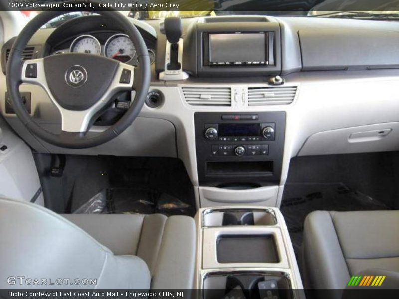 Calla Lilly White / Aero Grey 2009 Volkswagen Routan SEL
