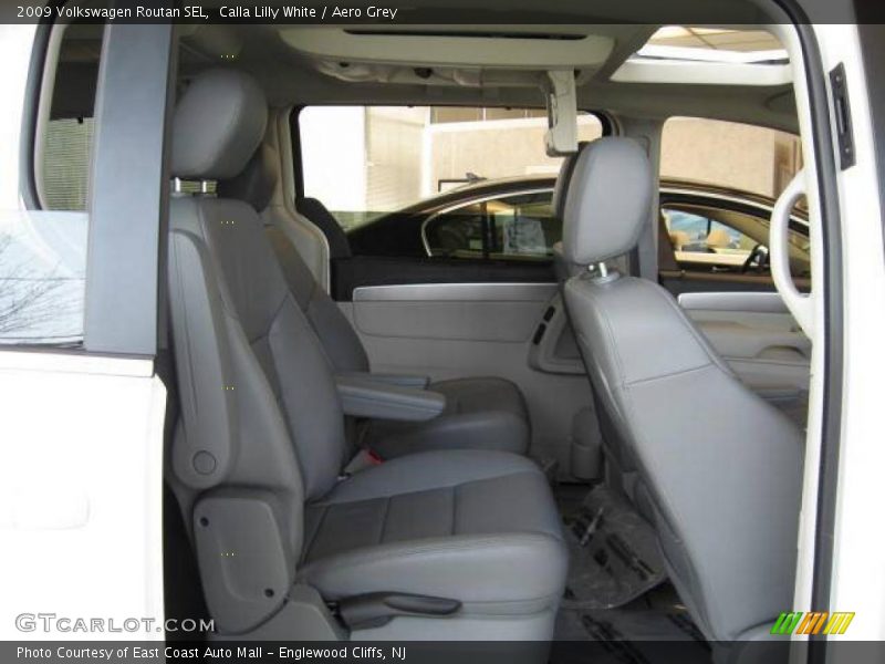 Calla Lilly White / Aero Grey 2009 Volkswagen Routan SEL