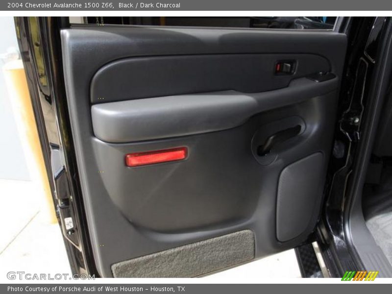 Black / Dark Charcoal 2004 Chevrolet Avalanche 1500 Z66