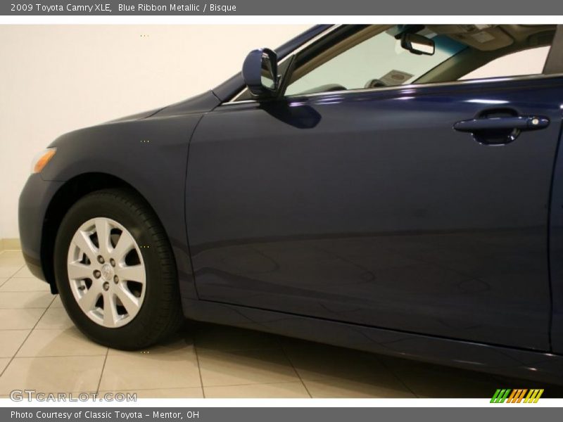 Blue Ribbon Metallic / Bisque 2009 Toyota Camry XLE
