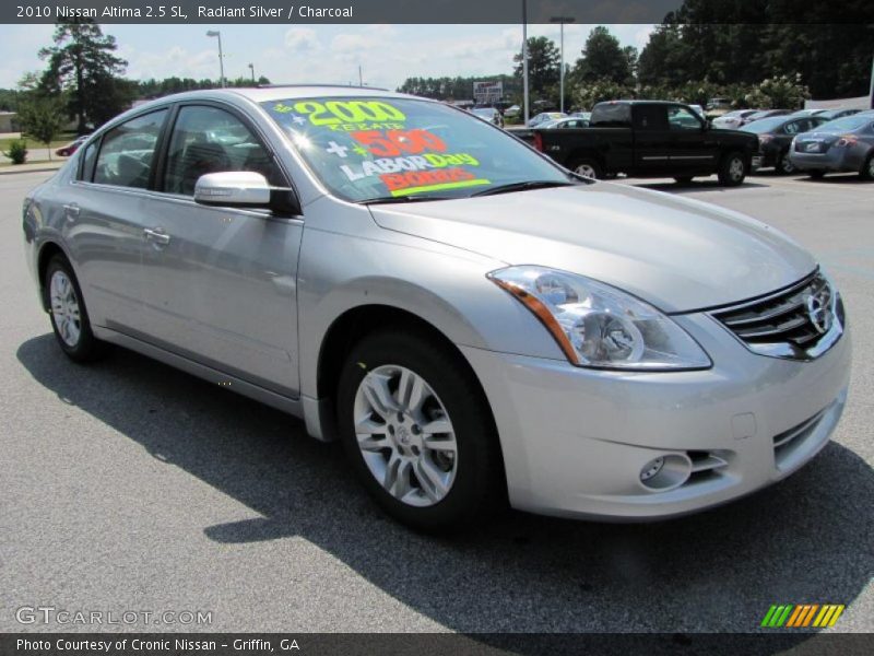 Radiant Silver / Charcoal 2010 Nissan Altima 2.5 SL