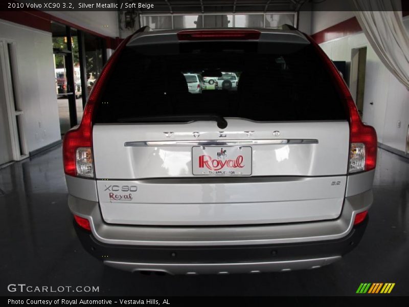 Silver Metallic / Soft Beige 2010 Volvo XC90 3.2
