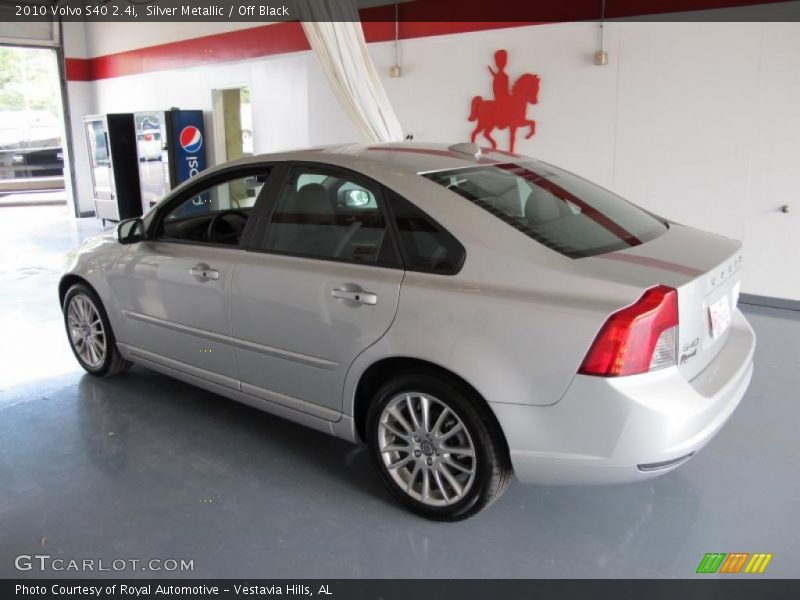 Silver Metallic / Off Black 2010 Volvo S40 2.4i