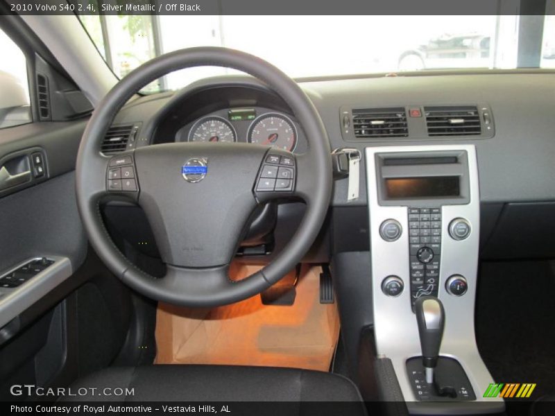 Silver Metallic / Off Black 2010 Volvo S40 2.4i