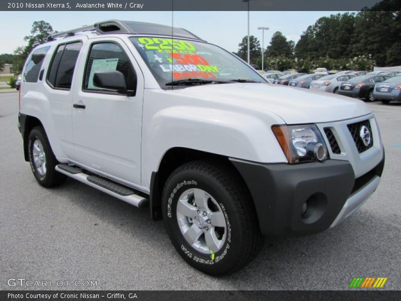 Avalanche White / Gray 2010 Nissan Xterra S