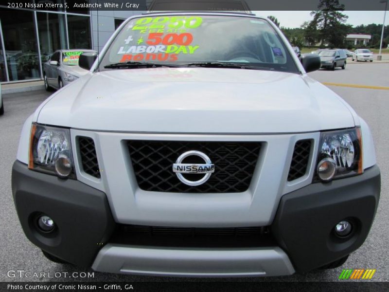 Avalanche White / Gray 2010 Nissan Xterra S