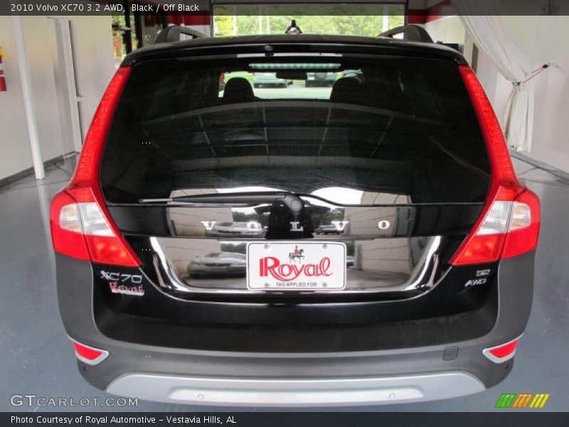 Black / Off Black 2010 Volvo XC70 3.2 AWD