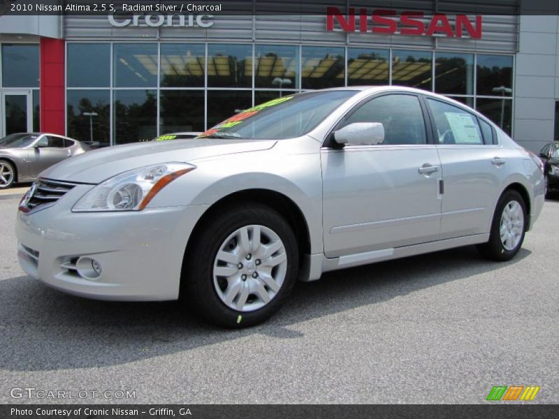Radiant Silver / Charcoal 2010 Nissan Altima 2.5 S