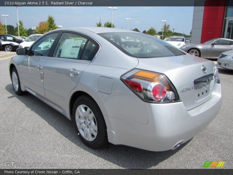 Radiant Silver / Charcoal 2010 Nissan Altima 2.5 S