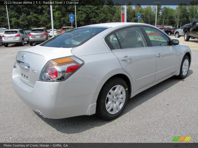 Radiant Silver / Charcoal 2010 Nissan Altima 2.5 S