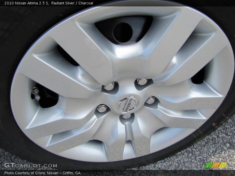 Radiant Silver / Charcoal 2010 Nissan Altima 2.5 S