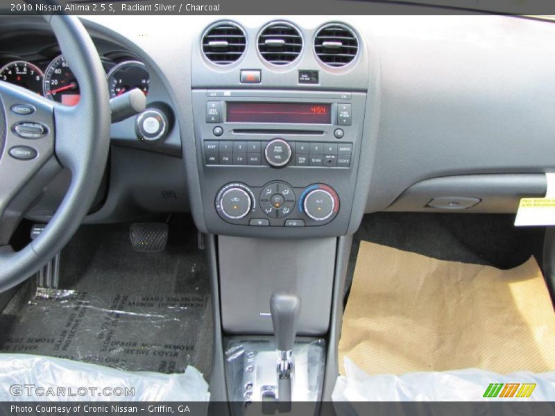 Radiant Silver / Charcoal 2010 Nissan Altima 2.5 S