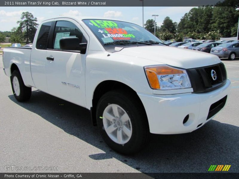 Blizzard White / Charcoal 2011 Nissan Titan SV King Cab