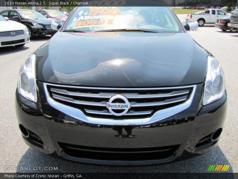 Super Black / Charcoal 2010 Nissan Altima 2.5