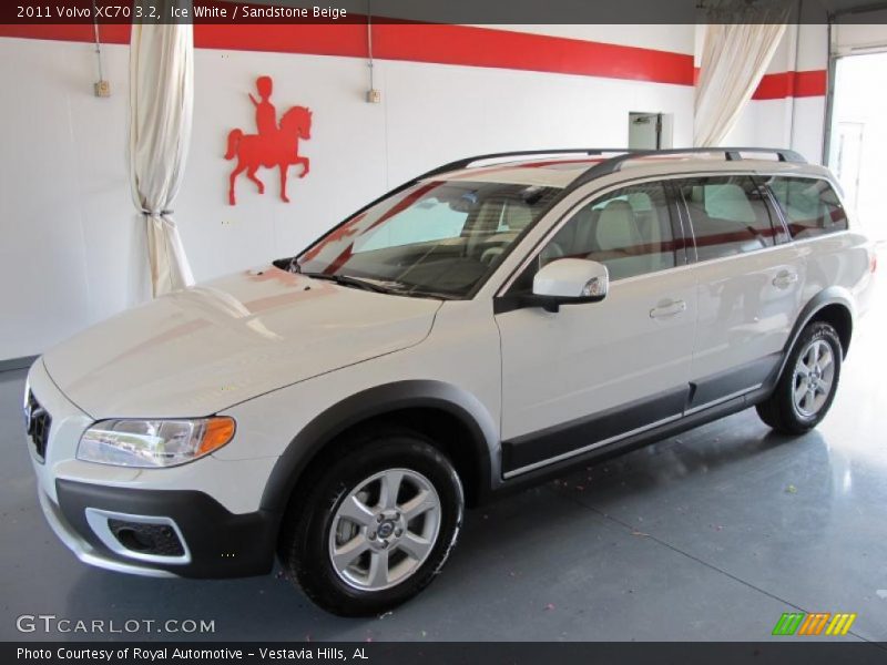 Ice White / Sandstone Beige 2011 Volvo XC70 3.2