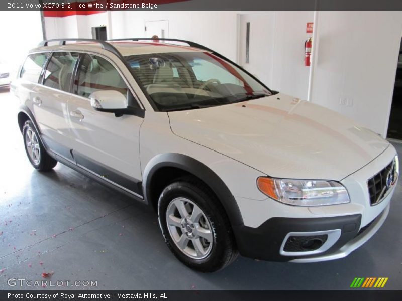 Ice White / Sandstone Beige 2011 Volvo XC70 3.2