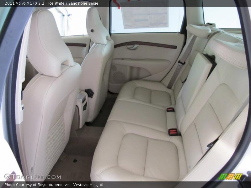 Ice White / Sandstone Beige 2011 Volvo XC70 3.2