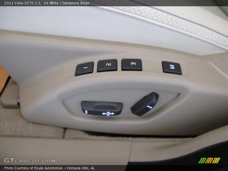 Ice White / Sandstone Beige 2011 Volvo XC70 3.2