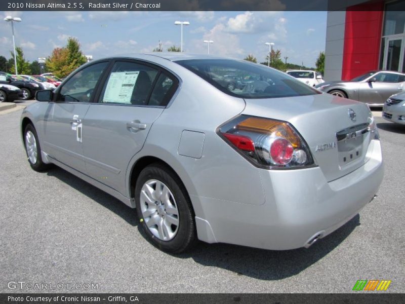 Radiant Silver / Charcoal 2010 Nissan Altima 2.5 S