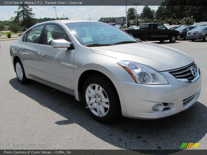 Radiant Silver / Charcoal 2010 Nissan Altima 2.5 S