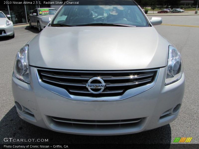 Radiant Silver / Charcoal 2010 Nissan Altima 2.5 S
