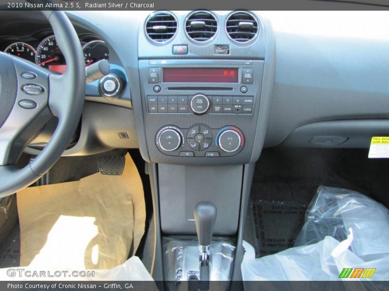 Radiant Silver / Charcoal 2010 Nissan Altima 2.5 S