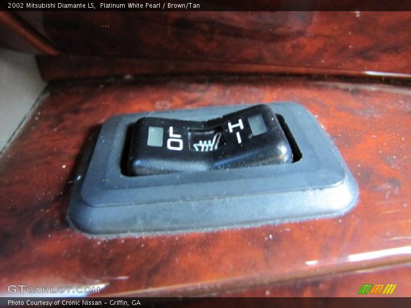 Platinum White Pearl / Brown/Tan 2002 Mitsubishi Diamante LS