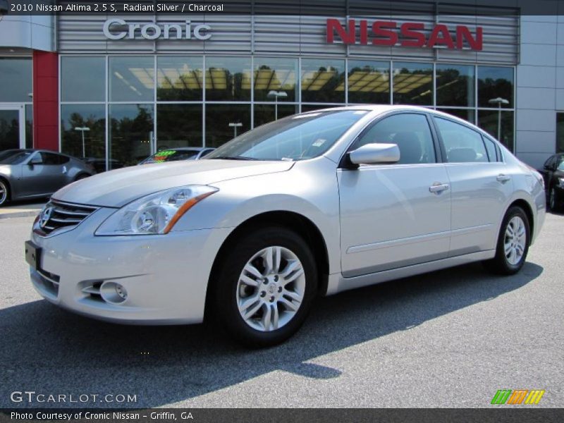 Radiant Silver / Charcoal 2010 Nissan Altima 2.5 S