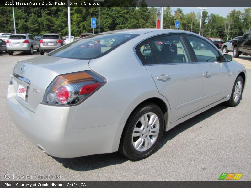 Radiant Silver / Charcoal 2010 Nissan Altima 2.5 S