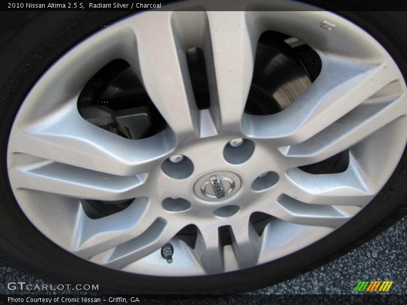 Radiant Silver / Charcoal 2010 Nissan Altima 2.5 S