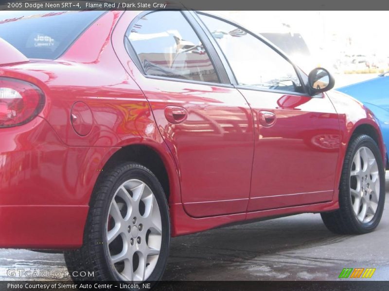 Flame Red / Dark Slate Gray 2005 Dodge Neon SRT-4