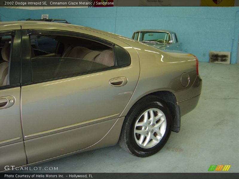 Cinnamon Glaze Metallic / Sandstone 2002 Dodge Intrepid SE