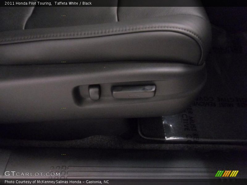 Taffeta White / Black 2011 Honda Pilot Touring
