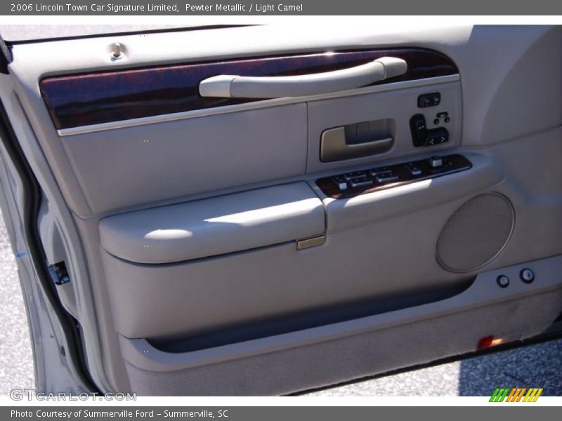 Pewter Metallic / Light Camel 2006 Lincoln Town Car Signature Limited