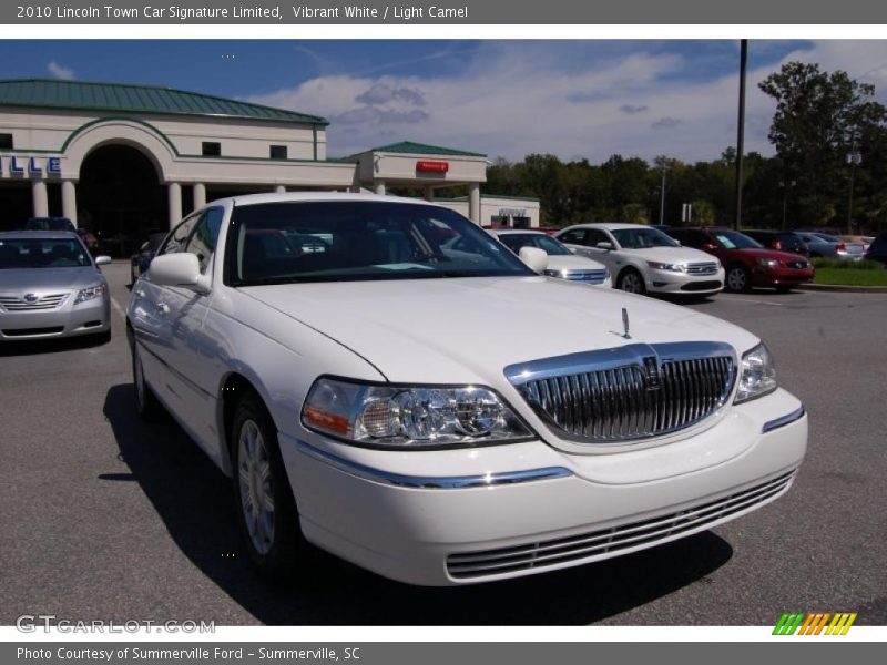 Vibrant White / Light Camel 2010 Lincoln Town Car Signature Limited