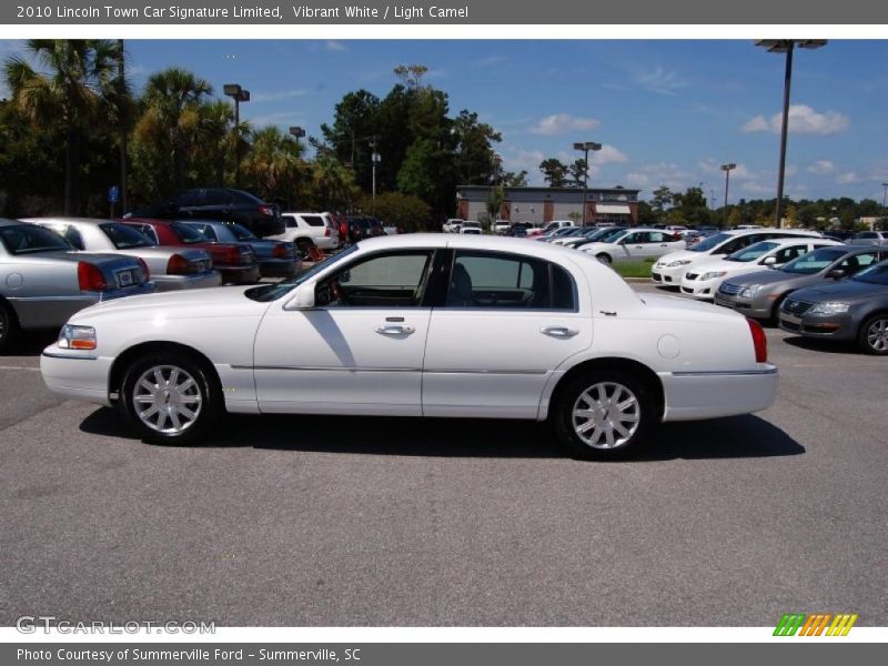 Vibrant White / Light Camel 2010 Lincoln Town Car Signature Limited