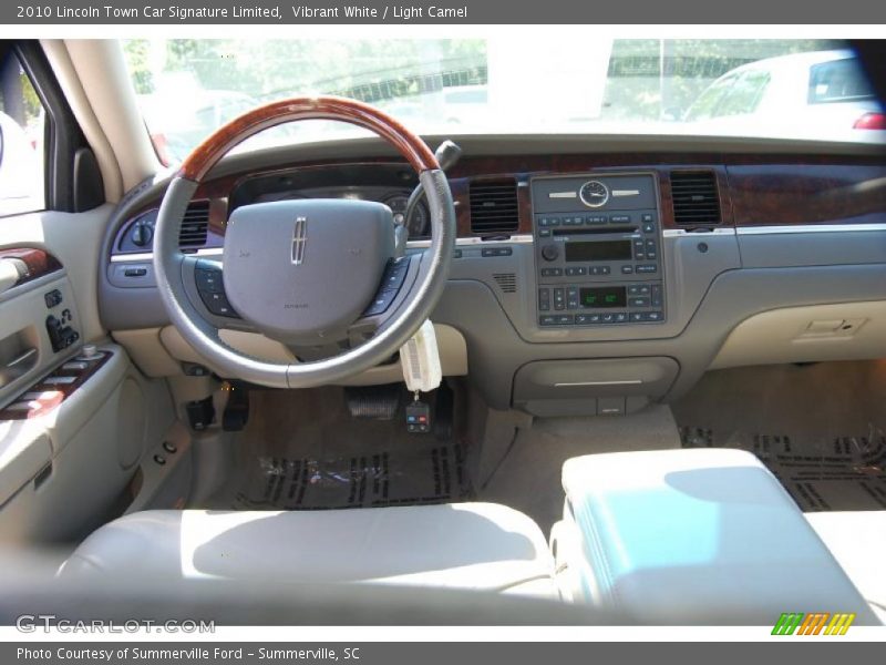Vibrant White / Light Camel 2010 Lincoln Town Car Signature Limited