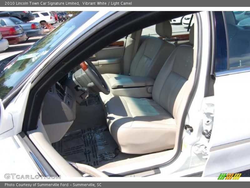 Vibrant White / Light Camel 2010 Lincoln Town Car Signature Limited