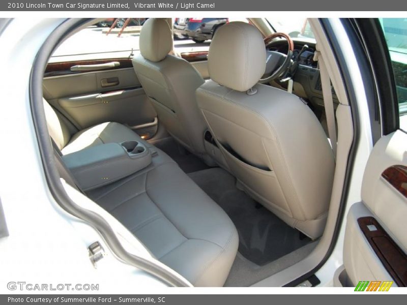 Vibrant White / Light Camel 2010 Lincoln Town Car Signature Limited