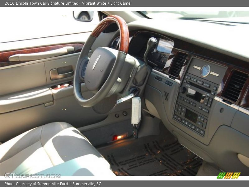 Vibrant White / Light Camel 2010 Lincoln Town Car Signature Limited