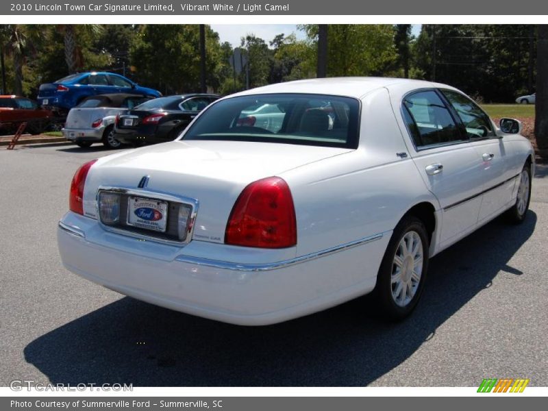 Vibrant White / Light Camel 2010 Lincoln Town Car Signature Limited