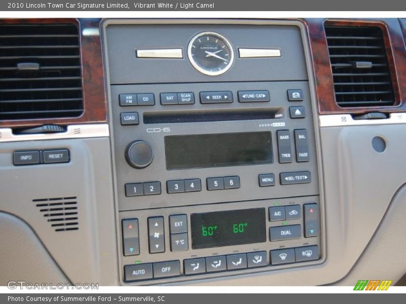 Vibrant White / Light Camel 2010 Lincoln Town Car Signature Limited