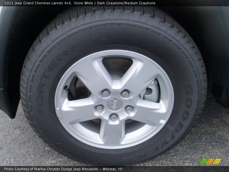 Stone White / Dark Graystone/Medium Graystone 2011 Jeep Grand Cherokee Laredo 4x4