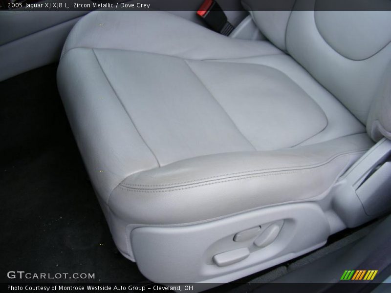 Zircon Metallic / Dove Grey 2005 Jaguar XJ XJ8 L